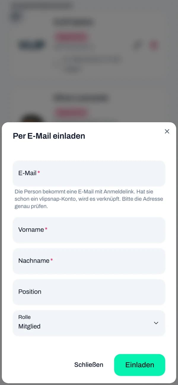 Dialog „Per E-Mail einladen“ mit E-Mail, Vorname, Nachname, Position und Rolle